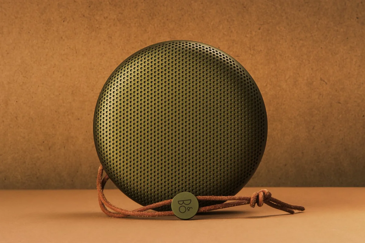 Přenosný reproduktor Bang & Olufsen Beoplay A1 s koženým poutkem